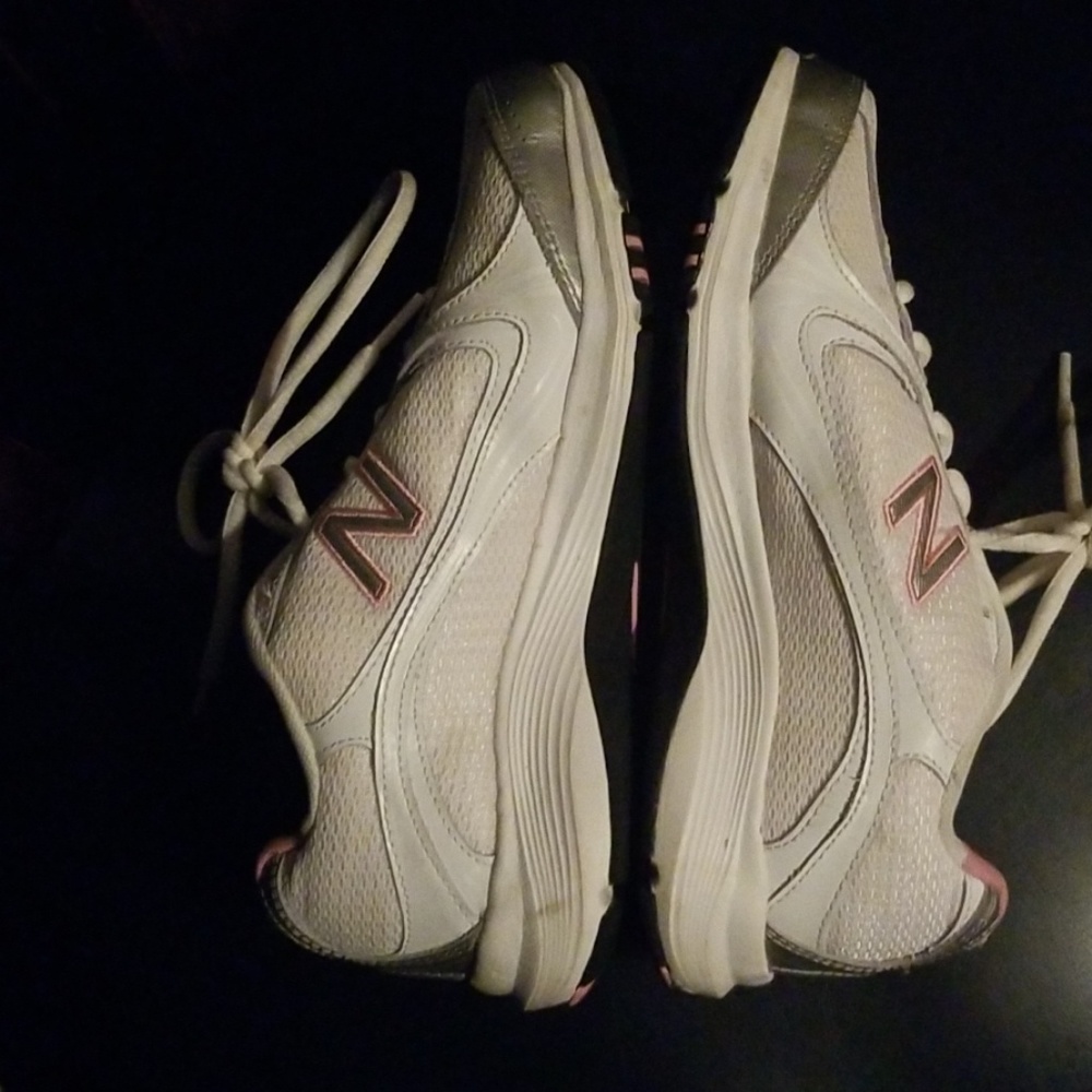 New balance - Picture 3 of 4